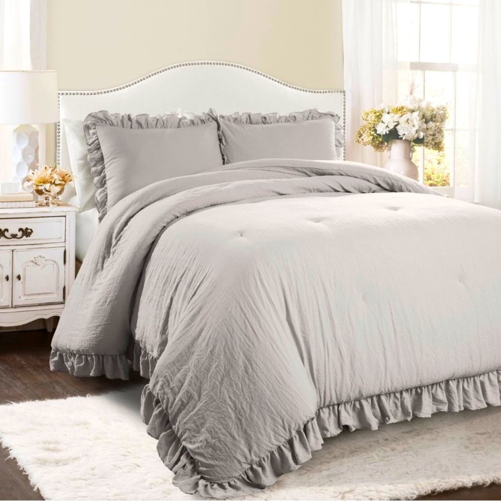 😴LUSH DECOR RUFFLE COMFORTER SET